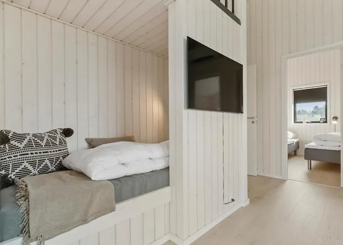 Dom wakacyjny 3 Bedroom Beautiful In Grenå